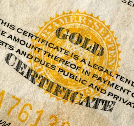 Gold-Investitionen im Vergleich: ETFs vs. Minenaktien