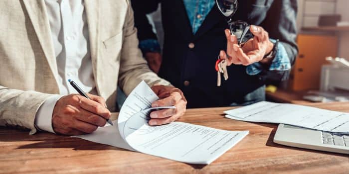Immobilien clever vererben: Verkauf statt Schenkung eine Alternative?