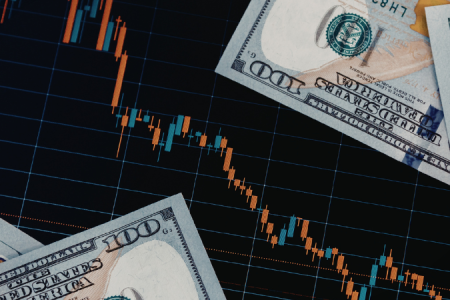 Dollar-Schwäche frisst Rendite: Wie Anleger Währungsrisiken managen