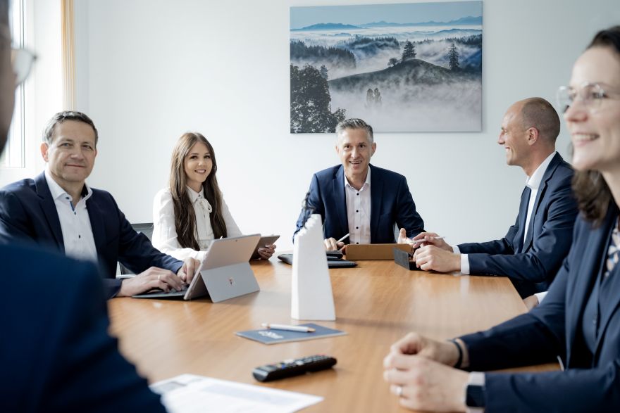 bv&p team meeting 11 880px