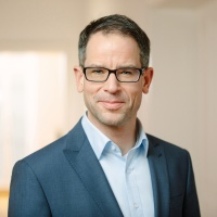 Dr. Norbert Kuhn